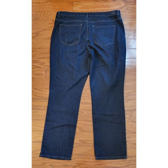 Lee Jeans Women’s Size 18M High Rise Relaxed Fit Straight Leg Instantly Slims - Picture 16 of 16